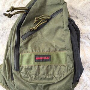 Briefing sling pack, in nice green x-pac